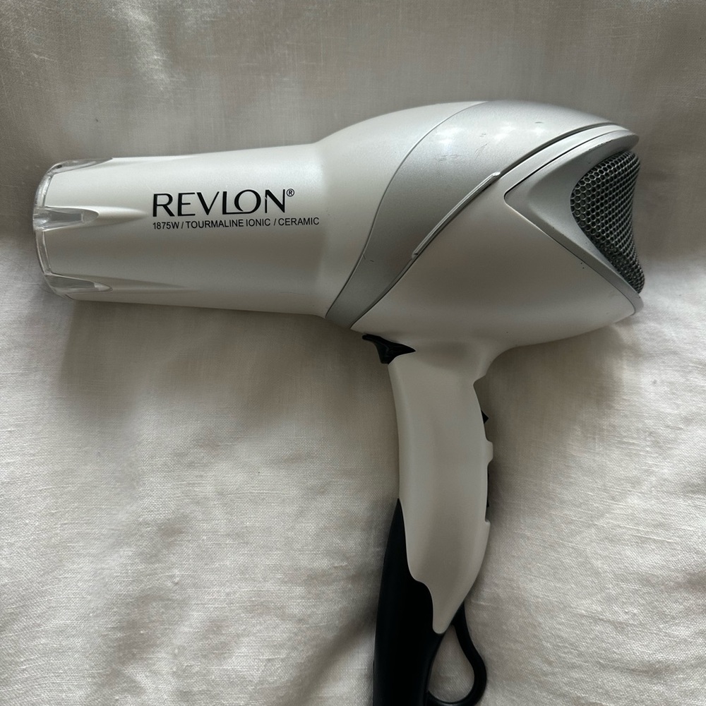 Revlon 1875W Ceramic Ionic Hair Dryer in White
